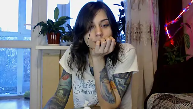 Snapshot of BroadFantasy chatting on 03.15.25 BroadFantasy online show from 03.15.25