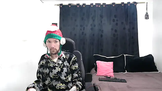 Snapshot of Sophia_and_Thomas chatting on 12.24.24 Sophia and Thomas online show from 12.24.24
