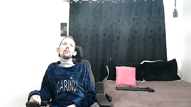 Snapshot of Sophia_and_Thomas chatting on 02.26.25 Sophia and Thomas online show from 02.26.25