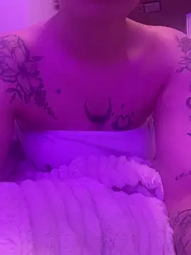 Snapshot of queenlo_xxx chatting on 12.23.24 queenlo xxx online show from 12.23.24