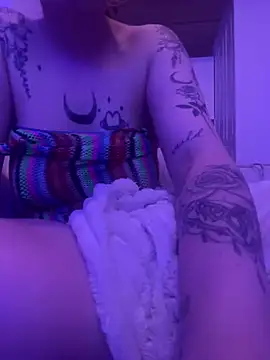 Snapshot of queenlo_xxx chatting on 12.26.24 queenlo xxx online show from 12.26.24