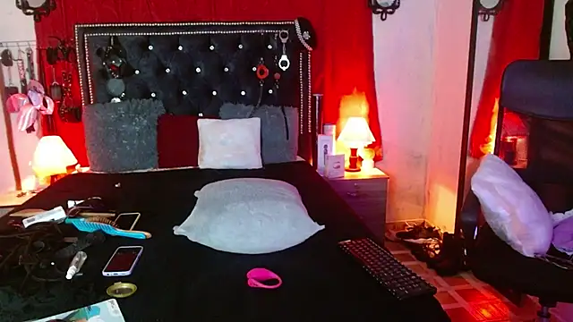 Snapshot of SamaraMartinez chatting on 10.10.25 SamaraMartinez online show from 10.10.25