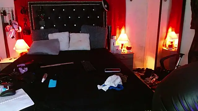 Snapshot of SamaraMartinez chatting on 10.13.25 SamaraMartinez online show from 10.13.25