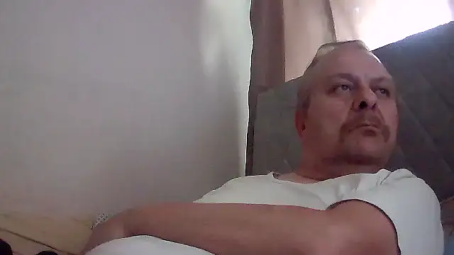 Snapshot of amylrmm1903 chatting on 09.21.25 amylrmm1903 online show from 09.21.25