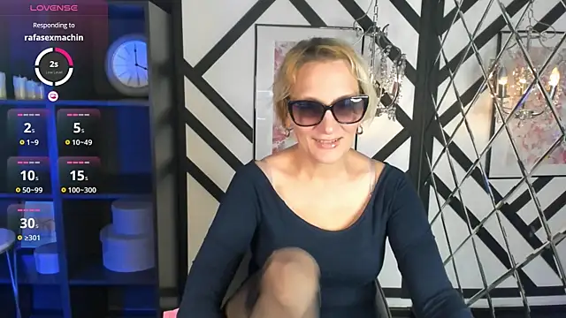Snapshot of Queen_Anna_ chatting on 08.07.26 Queen Anna online show from 08.07.26