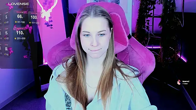 Snapshot of CuteMousee chatting on 10.05.25 CuteMousee online show from 10.05.25