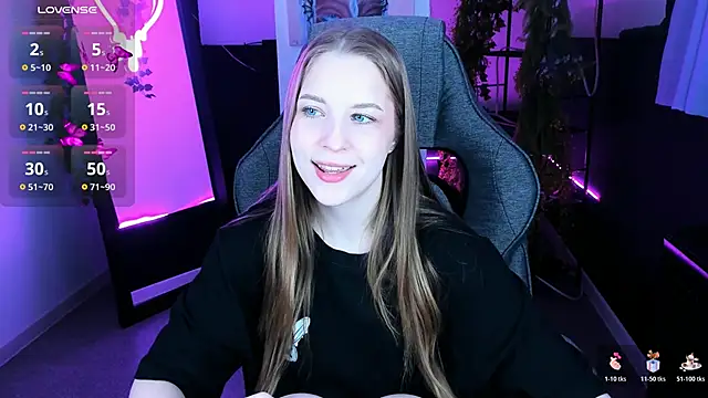 Snapshot of CuteMousee chatting on 10.18.25 CuteMousee online show from 10.18.25