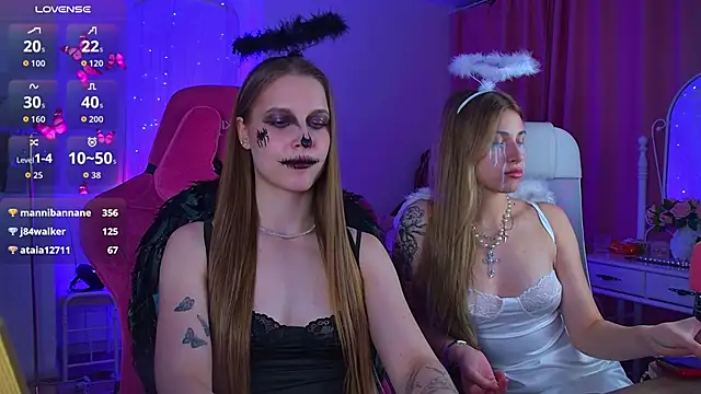 Snapshot of CuteMousee chatting on 10.26.25 CuteMousee online show from 10.26.25