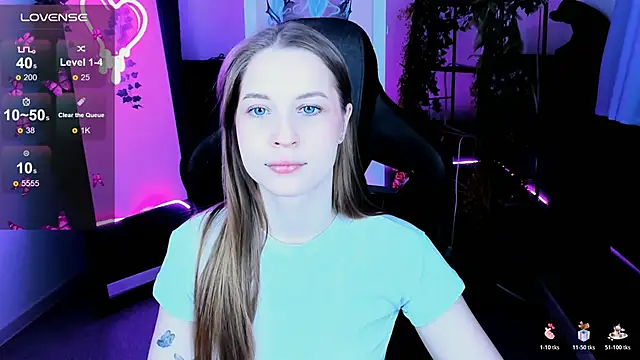 Snapshot of CuteMousee chatting on 11.01.25 CuteMousee online show from 11.01.25