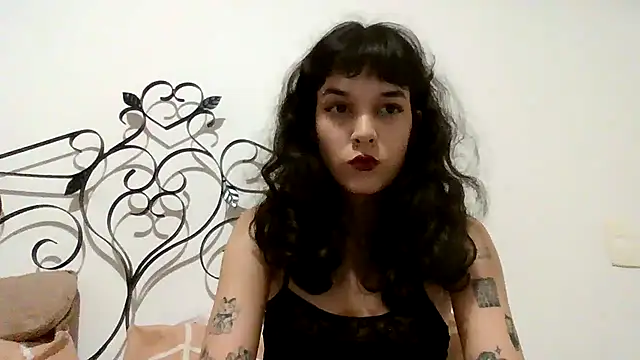 Snapshot of kimmykink chatting on 10.14.25 kimmykink online show from 10.14.25