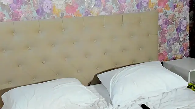 Snapshot of emma77_ chatting on 10.20.25 emma77  online show from 10.20.25