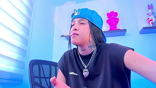 Gangster Girl online show from 12.14.24