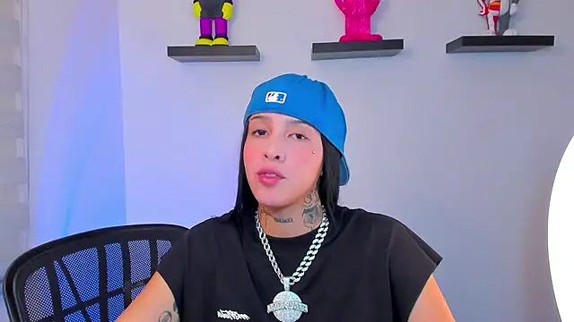 Gangster Girl online show from 12.21.24