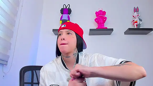 Gangster Girl online show from 12.29.24