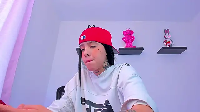 Gangster Girl online show from 02.05.25