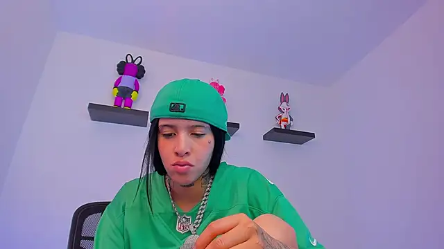 Gangster Girl online show from 02.06.25