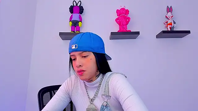 Gangster Girl online show from 02.08.25