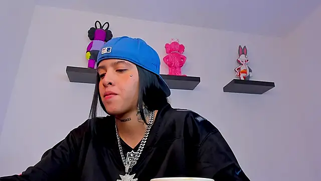 Gangster Girl online show from 02.09.25