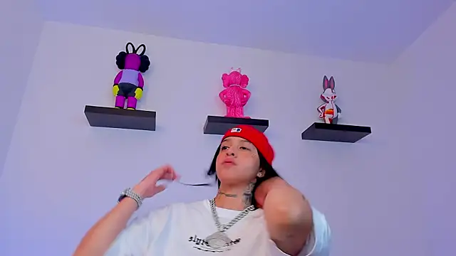 Gangster Girl online show from 02.09.25