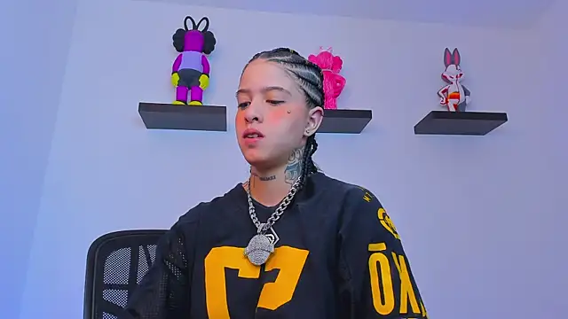 Gangster Girl online show from 02.23.25