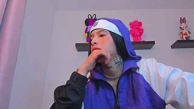 Gangster Girl online show from 03.11.25