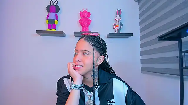 Gangster Girl online show from 10.05.25