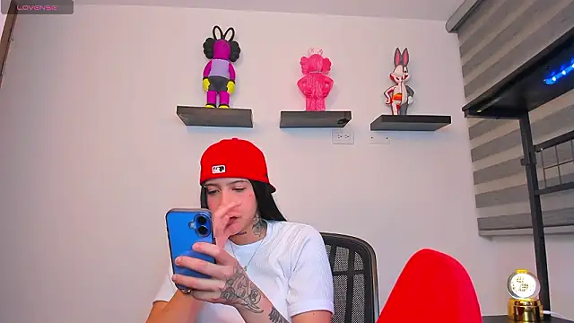 Gangster Girl online show from 03.12.26