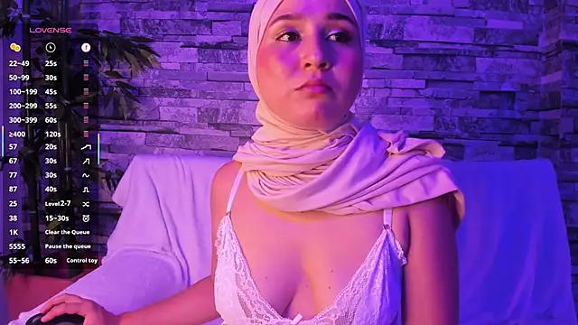 Snapshot of SamiQuest chatting on 02.20.25 SamiQuest online show from 02.20.25