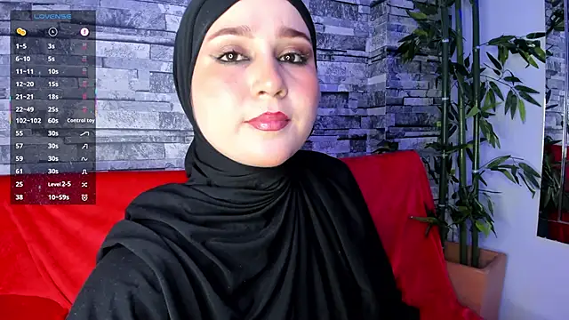 Snapshot of SamiQuest chatting on 03.08.25 SamiQuest online show from 03.08.25