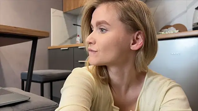 Adelovenick online show from 04.19.26