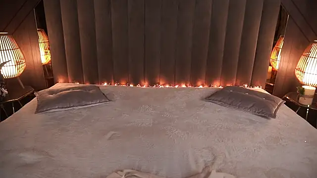 Daisy Delight online show from 01.22.25