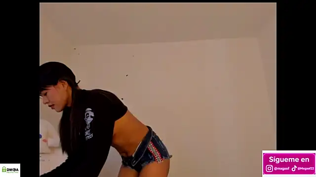 meganthompsonn22 online show from 11.12.25