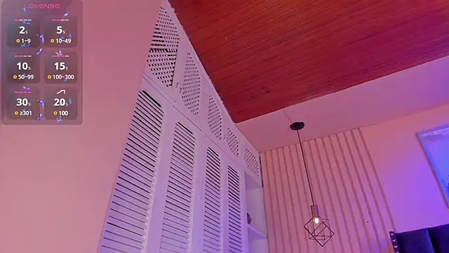 Snapshot of viiolett_lee chatting on 01.03.25 viiolett lee online show from 01.03.25