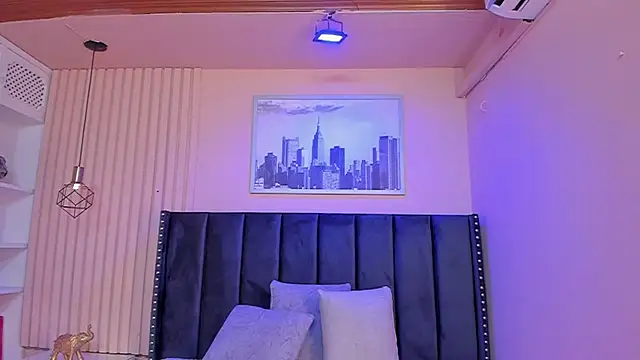 Snapshot of viiolett_lee chatting on 01.08.25 viiolett lee online show from 01.08.25