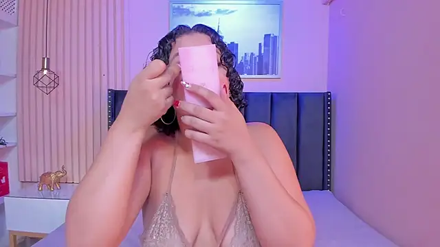 Snapshot of viiolett_lee chatting on 01.14.25 viiolett lee online show from 01.14.25