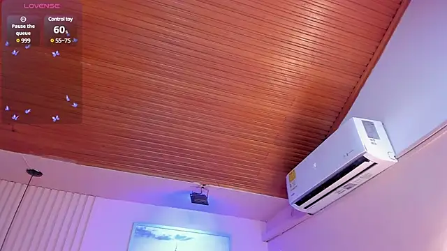 Snapshot of viiolett_lee chatting on 01.15.25 viiolett lee online show from 01.15.25