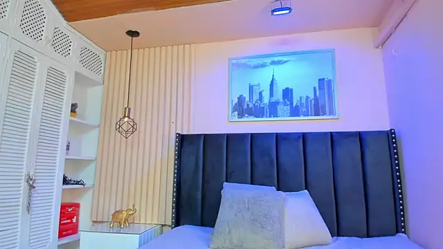 Snapshot of viiolett_lee chatting on 01.19.25 viiolett lee online show from 01.19.25