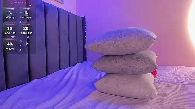 Snapshot of viiolett_lee chatting on 01.29.25 viiolett lee online show from 01.29.25