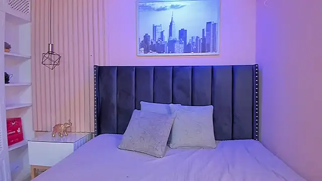 Snapshot of viiolett_lee chatting on 02.13.25 viiolett lee online show from 02.13.25