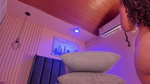 Snapshot of viiolett_lee chatting on 02.28.25 viiolett lee online show from 02.28.25