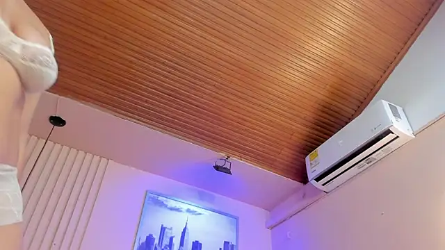 Snapshot of viiolett_lee chatting on 03.11.25 viiolett lee online show from 03.11.25