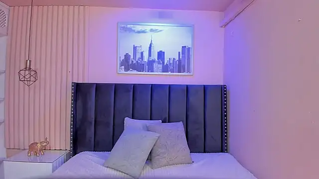 Snapshot of viiolett_lee chatting on 03.22.25 viiolett lee online show from 03.22.25