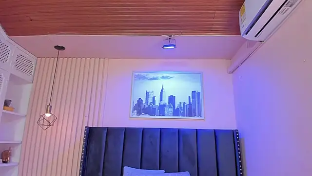 Snapshot of viiolett_lee chatting on 09.19.25 viiolett lee online show from 09.19.25