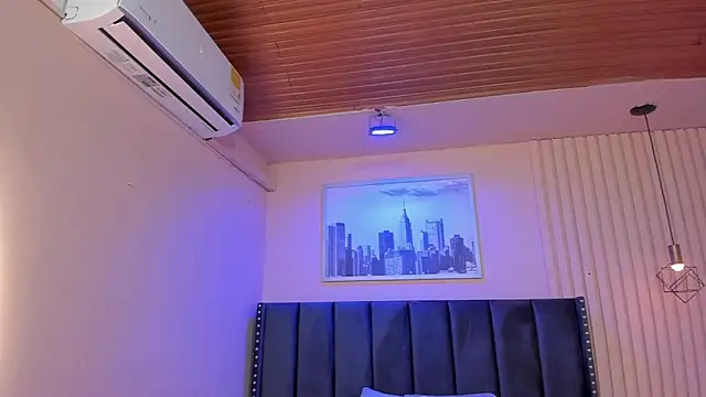 Snapshot of viiolett_lee chatting on 09.23.25 viiolett lee online show from 09.23.25