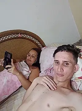 Snapshot of Milfvalesk chatting on 12.20.24 Milfvalesk online show from 12.20.24