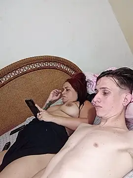 Snapshot of Milfvalesk chatting on 03.15.25 Milfvalesk online show from 03.15.25