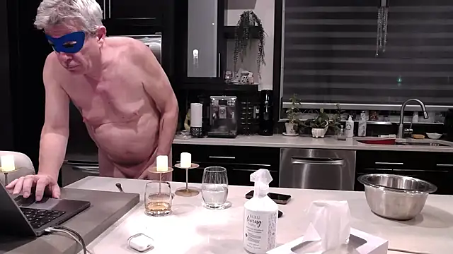 Snapshot of Toy-Daddy chatting on 09.28.25 Toy-Daddy online show from 09.28.25