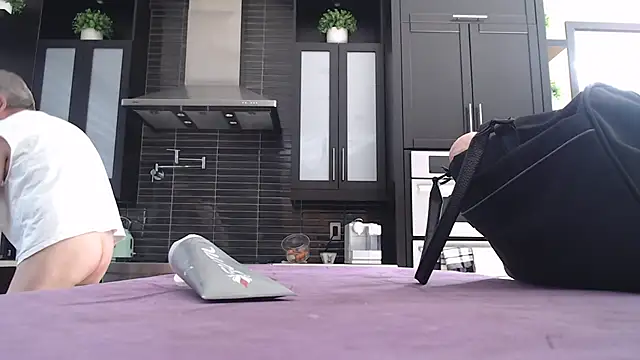 Snapshot of Toy-Daddy chatting on 10.13.25 Toy-Daddy online show from 10.13.25