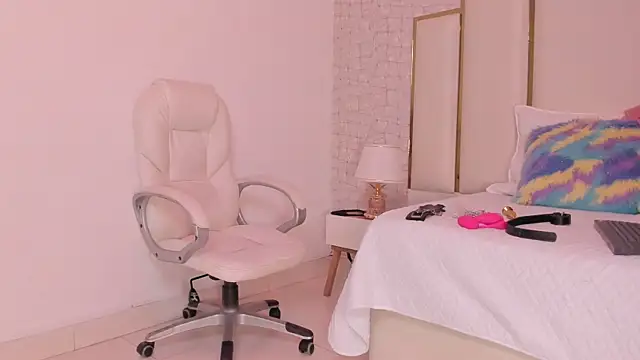 Victoriaa millers online show from 01.20.25