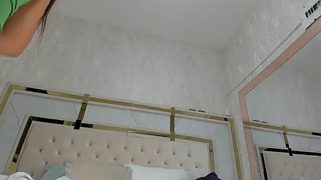 Victoriaa millers online show from 09.10.25